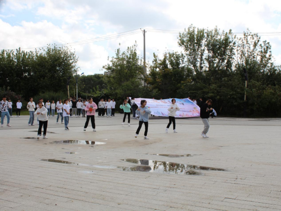 “引路在脚下 追梦向前方”机电工程学院祝全体老师教师节快乐167.png “引路在脚下 追梦向前方”机电工程学院祝全体老师教师节快乐167.png