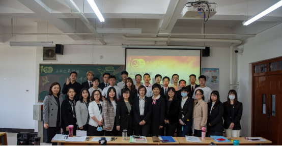 马克思主义学院举办“云游红色场馆·追忆峥嵘岁月·传承红色基因”主题汇报(1)1121.png 马克思主义学院举办“云游红色场馆·追忆峥嵘岁月·传承红色基因”主题汇报(1)1121.png