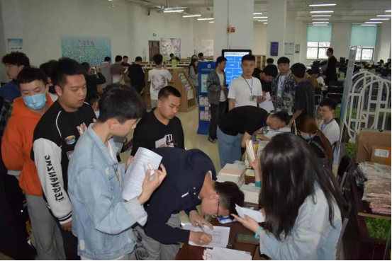 举办迎“世界读书日”校园读书节活动(校园网新闻)608.png 举办迎“世界读书日”校园读书节活动(校园网新闻)608.png