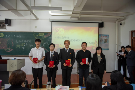 马克思主义学院举办“云游红色场馆·追忆峥嵘岁月·传承红色基因”主题汇报(1)1057.png 马克思主义学院举办“云游红色场馆·追忆峥嵘岁月·传承红色基因”主题汇报(1)1057.png
